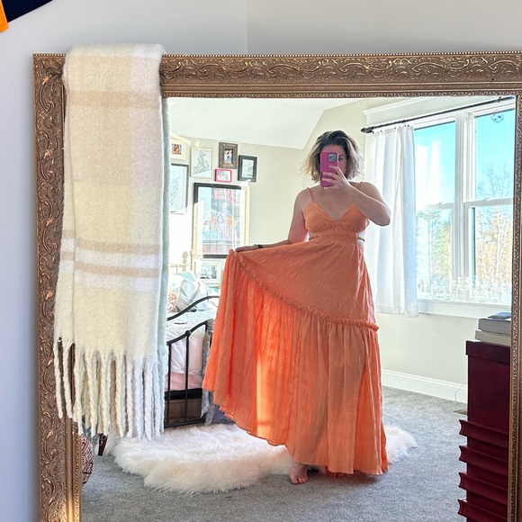 Lulu's backless flowy Orange Maxi Dress - Picture 2 of 5